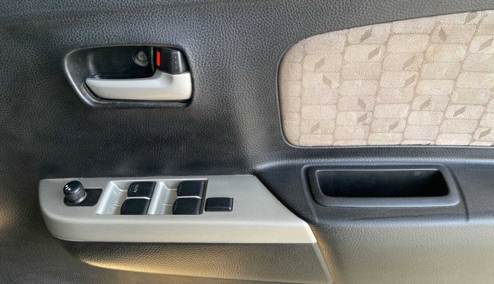 2015 Maruti Wagon R 1.0 VXI, Petrol, Manual, 67,517 km, Driver Side Door Panels Control