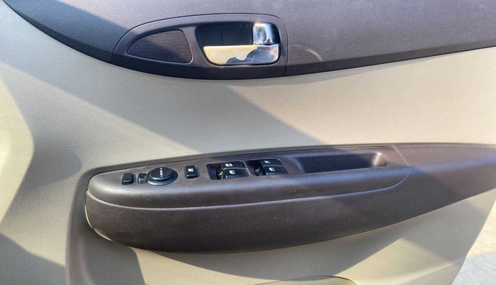 2011 Hyundai i20 SPORTZ (O) 1.2, Petrol, Manual, 1,11,344 km, Driver Side Door Panels Control