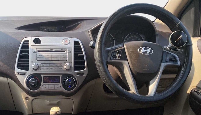 2011 Hyundai i20 SPORTZ (O) 1.2, Petrol, Manual, 1,11,344 km, Steering Wheel Close Up