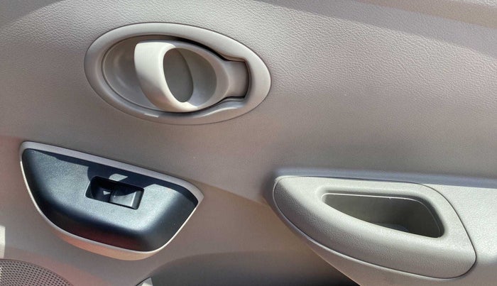 2017 Datsun Go T, Petrol, Manual, 13,739 km, Driver Side Door Panels Control