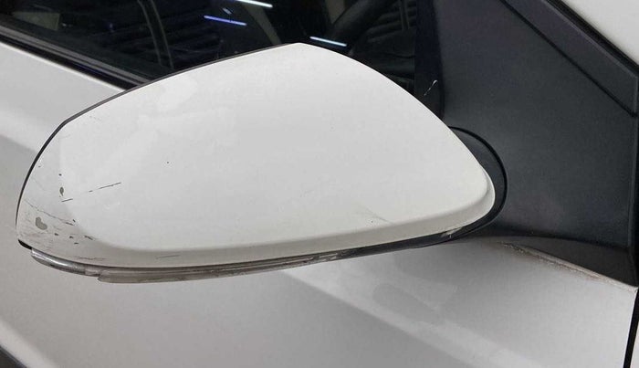 2017 Hyundai Grand i10 SPORTZ (O) AT 1.2 KAPPA VTVT, Petrol, Automatic, 61,567 km, Right rear-view mirror - Indicator light has minor damage