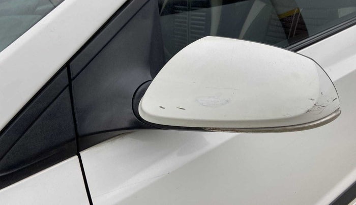 2017 Hyundai Grand i10 SPORTZ (O) AT 1.2 KAPPA VTVT, Petrol, Automatic, 61,567 km, Left rear-view mirror - Indicator light has minor damage