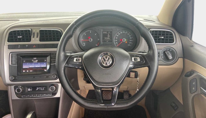 2016 Volkswagen Vento HIGHLINE 1.5 AT, Diesel, Automatic, 1,01,018 km, Steering Wheel Close Up
