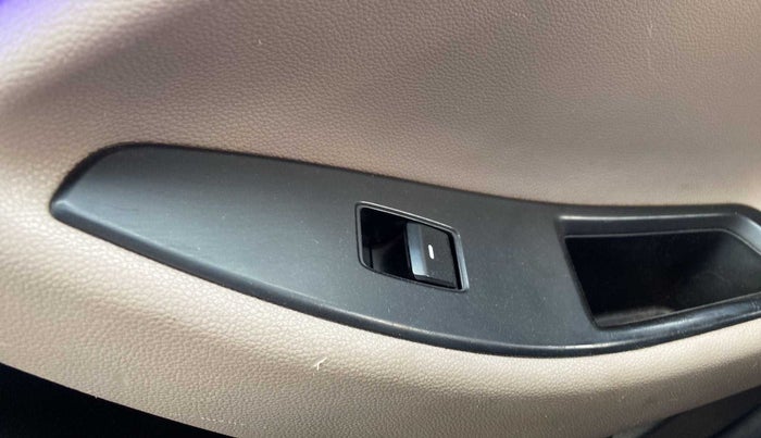 2017 Hyundai Elite i20 ASTA 1.2 (O), Petrol, Manual, 79,036 km, Right rear window switch / handle - Minor damage