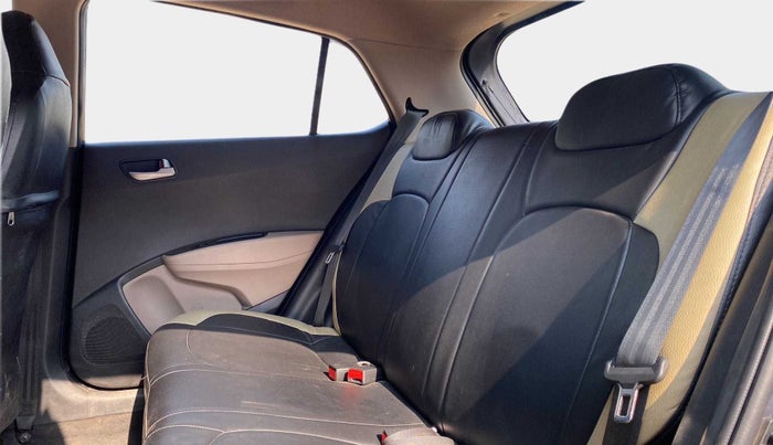 2015 Hyundai Grand i10 SPORTZ 1.2 KAPPA VTVT, Petrol, Manual, 31,743 km, Right Side Rear Door Cabin