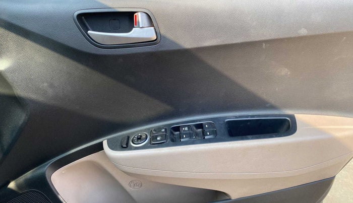 2015 Hyundai Grand i10 SPORTZ 1.2 KAPPA VTVT, Petrol, Manual, 31,743 km, Driver Side Door Panels Control