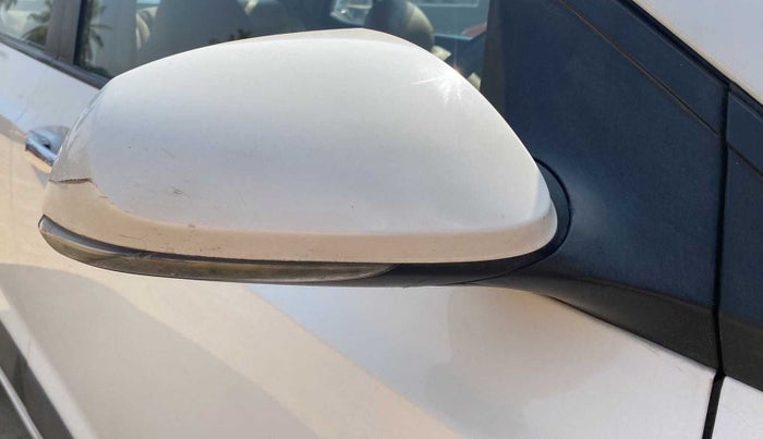 2015 Hyundai Xcent SX AT 1.2 (O), Petrol, Automatic, 1,11,191 km, Right rear-view mirror - Indicator light has minor damage