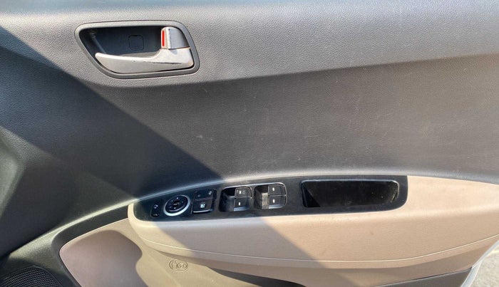 2015 Hyundai Xcent SX AT 1.2 (O), Petrol, Automatic, 1,11,191 km, Driver Side Door Panels Control