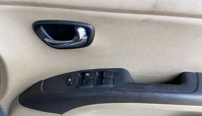 2011 Hyundai i10 MAGNA 1.1, Petrol, Manual, 66,593 km, Driver Side Door Panels Control