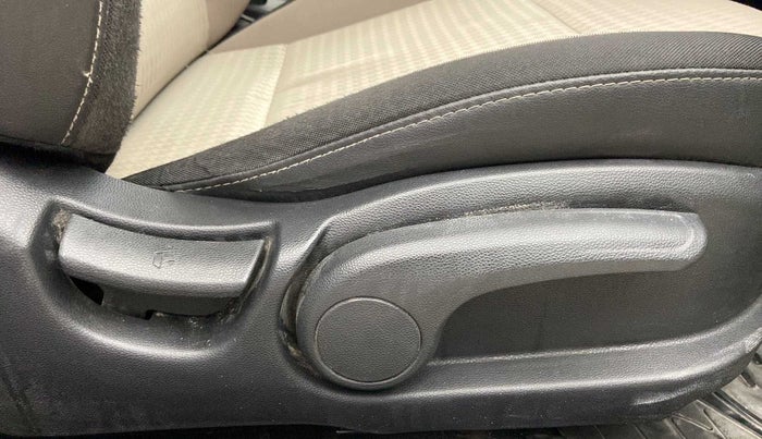 2018 Hyundai Elite i20 SPORTZ 1.2, Petrol, Manual, 43,546 km, Driver Side Adjustment Panel
