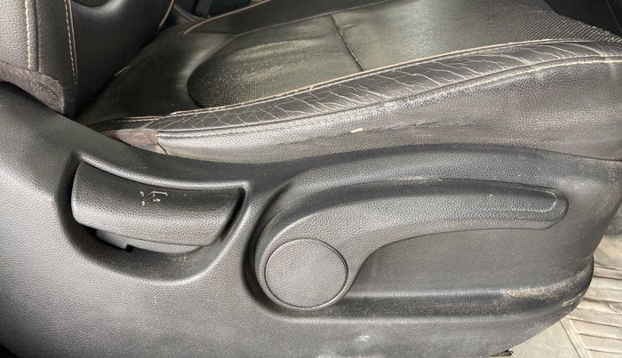 2015 Hyundai Creta SX (O) 1.6 DIESEL, Diesel, Manual, 93,452 km, Driver Side Adjustment Panel
