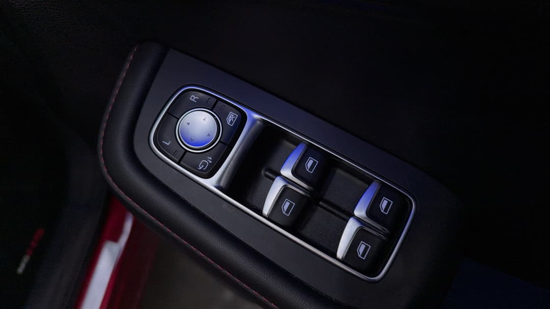 2020 MG HS Excite, Automatic, 41661 km, Drivers Side Door Panel Controls
