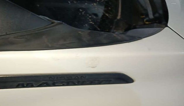 2021 Nissan MAGNITE XL TURBO, Petrol, Manual, 13,984 km, Bonnet (hood) - Cowl vent panel has minor damage