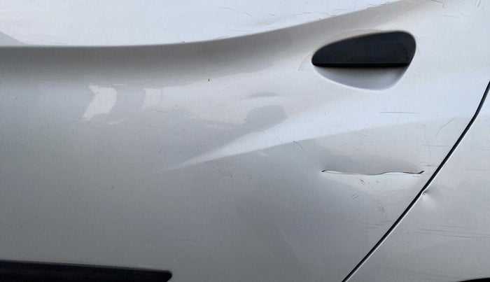 2016 Hyundai Eon ERA +, Petrol, Manual, 33,944 km, Rear left door - Minor scratches
