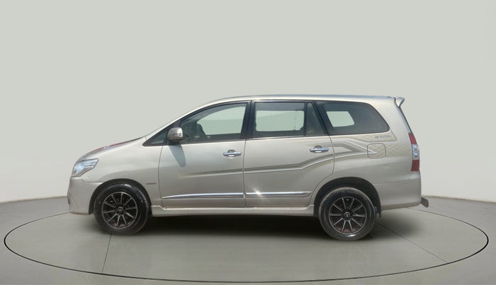 2015 Toyota Innova 2.5 VX 8 STR, Diesel, Manual, 96,972 km, Left Side