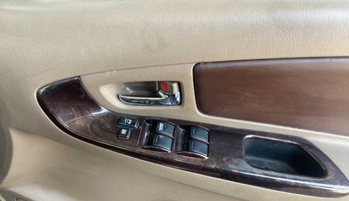 2015 Toyota Innova 2.5 VX 8 STR, Diesel, Manual, 96,972 km, Driver Side Door Panels Control