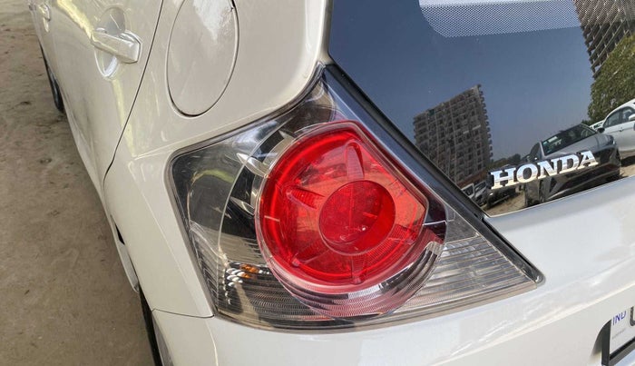 2013 Honda Brio V MT, Petrol, Manual, 26,945 km, Left tail light - Minor damage