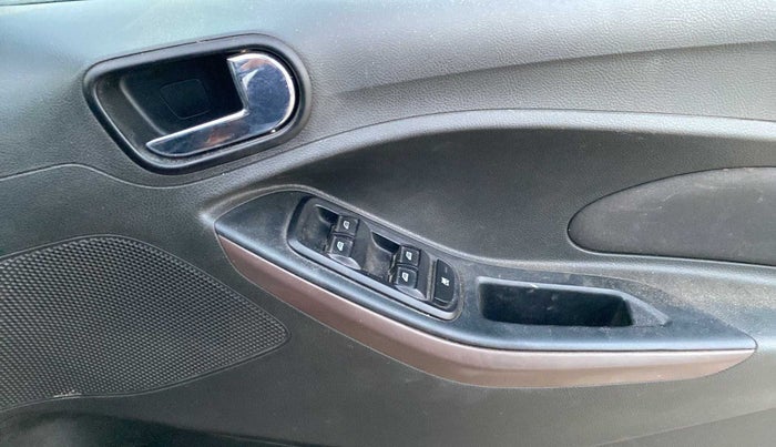 2019 Ford FREESTYLE TITANIUM PLUS 1.2 PETROL, Petrol, Manual, 25,709 km, Driver Side Door Panels Control