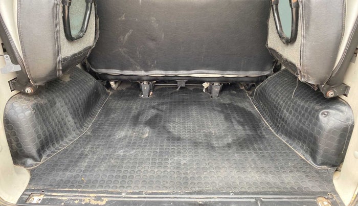 2015 Mahindra Scorpio S2, Diesel, Manual, 36,537 km, Boot Inside