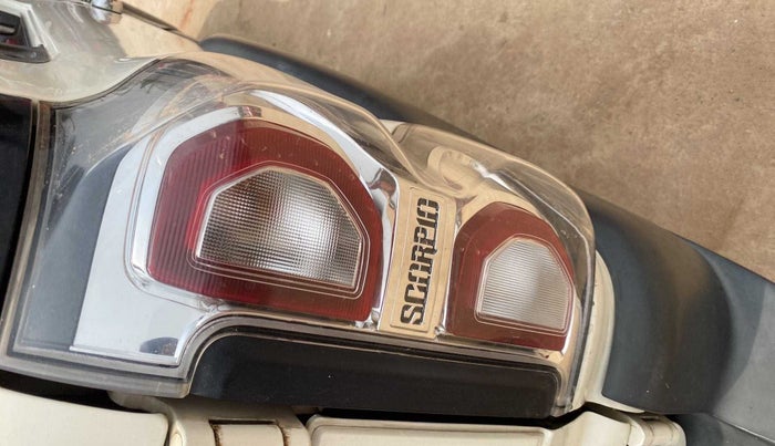 2015 Mahindra Scorpio S2, Diesel, Manual, 36,537 km, Right tail light - Minor scratches