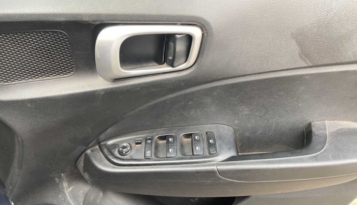2020 Hyundai VENUE S 1.2, Petrol, Manual, 28,559 km, Driver Side Door Panels Control