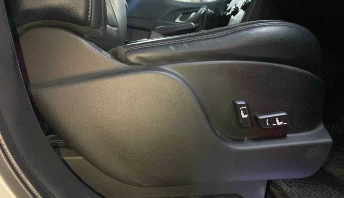 2018 Mahindra XUV500 W10 AT, Diesel, Automatic, 32,693 km, Driver Side Adjustment Panel