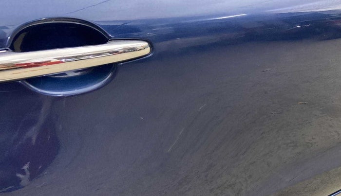2019 Maruti Baleno ALPHA CVT PETROL 1.2, Petrol, Automatic, 30,586 km, Right rear door - Minor scratches