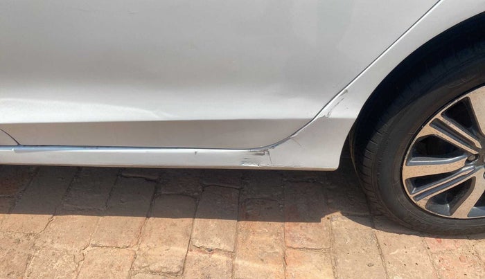 2017 Honda City 1.5L I-VTEC V MT, Petrol, Manual, 18,139 km, Left running board - Paint has minor damage