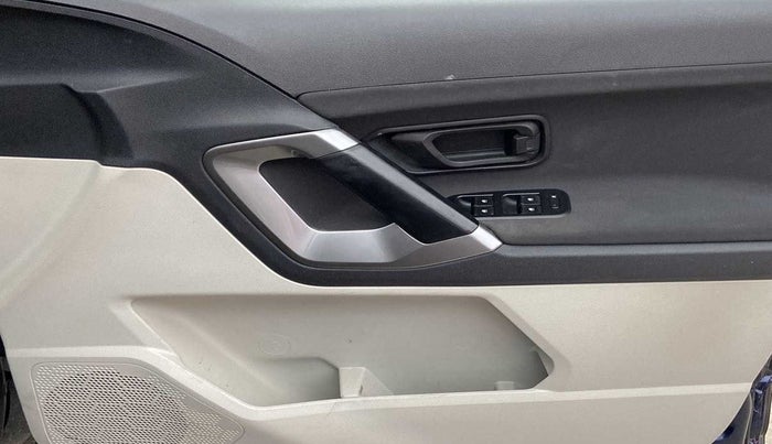 2022 Tata Safari XM SUNROOF, Diesel, Manual, 18,339 km, Driver Side Door Panels Control