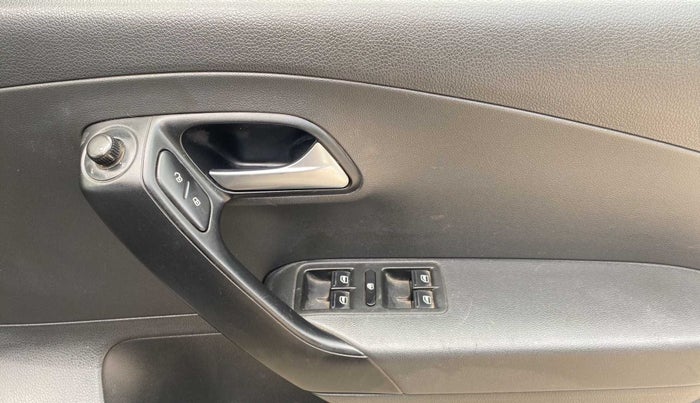 2016 Volkswagen Polo COMFORTLINE 1.2L, Petrol, Manual, 75,449 km, Driver Side Door Panels Control