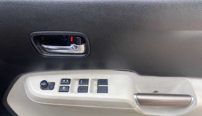 2017 Maruti IGNIS ALPHA 1.2, Petrol, Manual, 53,473 km, Driver Side Door Panels Control