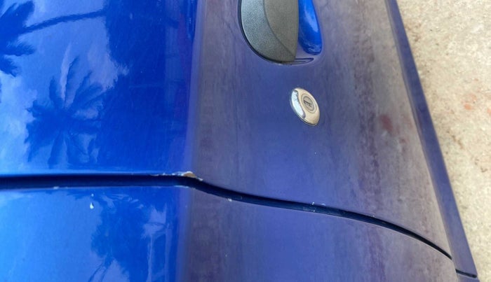 2015 Hyundai Eon ERA +, Petrol, Manual, 83,924 km, Driver-side door - Slightly rusted