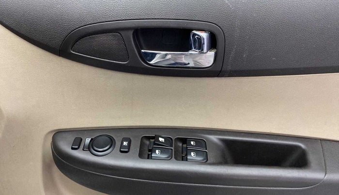 2013 Hyundai i20 MAGNA (O) 1.2, Petrol, Manual, 75,864 km, Driver Side Door Panels Control