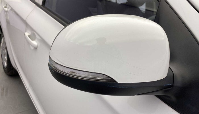 2013 Hyundai i20 MAGNA (O) 1.2, Petrol, Manual, 75,864 km, Right rear-view mirror - Indicator light has minor damage