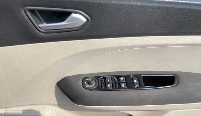 2019 Renault TRIBER RXZ, Petrol, Manual, 17,429 km, Driver Side Door Panels Control