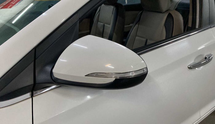 2020 Hyundai Verna 1.6 VTVT SX, Petrol, Manual, 37,506 km, Left rear-view mirror - Indicator light has minor damage