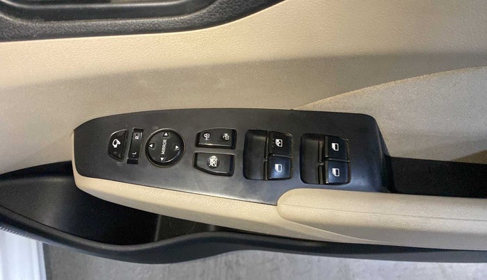2020 Hyundai Verna 1.6 VTVT SX, Petrol, Manual, 37,506 km, Right front window switch / handle - Power window makes minor noise