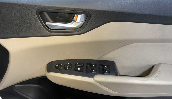 2020 Hyundai Verna 1.6 VTVT SX, Petrol, Manual, 37,506 km, Driver Side Door Panels Control