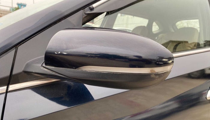 2021 Hyundai NEW I20 SPORTZ 1.2 MT, Petrol, Manual, 29,714 km, Left rear-view mirror - Cover has minor damage
