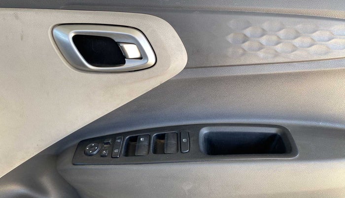 2023 Hyundai AURA SX 1.2 CNG, CNG, Manual, 16,272 km, Driver Side Door Panels Control