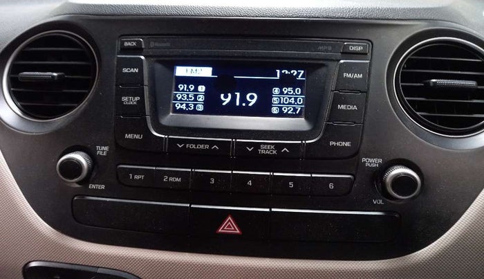 2016 Hyundai Grand i10 SPORTZ 1.2 KAPPA VTVT, Petrol, Manual, 26,881 km, Infotainment system - Dispalyhas spot on screen