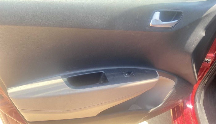 2016 Hyundai Grand i10 SPORTZ 1.2 KAPPA VTVT, Petrol, Manual, 26,881 km, Left front window switch / handle - Minor damage