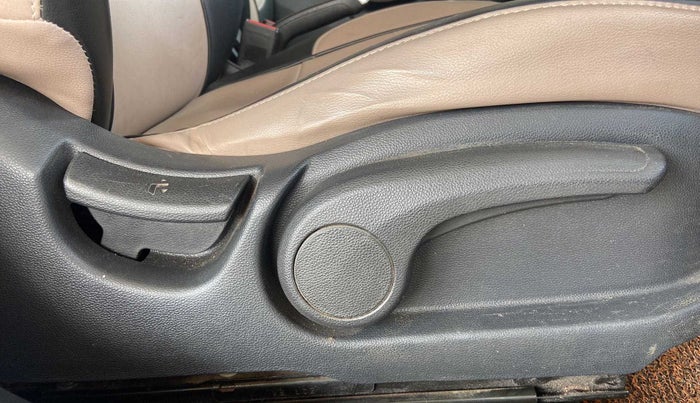 2016 Hyundai Elite i20 ASTA 1.2 (O), Petrol, Manual, 1,07,811 km, Driver Side Adjustment Panel