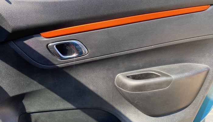 2020 Renault Kwid CLIMBER 1.0 (O), Petrol, Manual, 29,526 km, Driver Side Door Panels Control