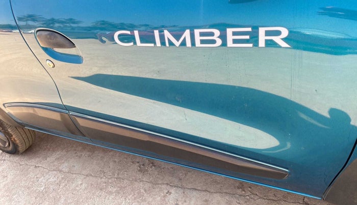 2020 Renault Kwid CLIMBER 1.0 (O), Petrol, Manual, 29,526 km, Driver-side door - Slightly dented