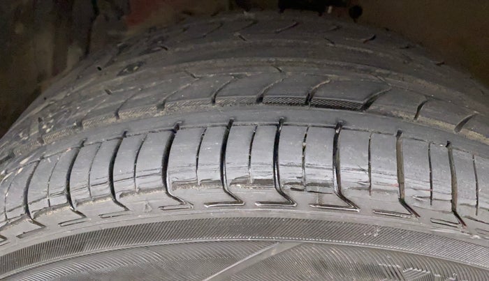 2016 Maruti Swift ZXI, Petrol, Manual, 67,024 km, Left Front Tyre Tread