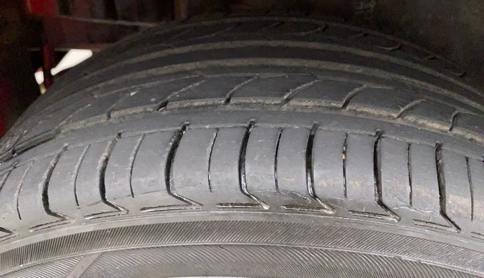 2016 Maruti Swift ZXI, Petrol, Manual, 67,024 km, Right Rear Tyre Tread