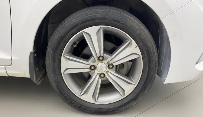 2018 Hyundai Verna 1.6 VTVT SX, Petrol, Manual, 26,933 km, Right Front Wheel
