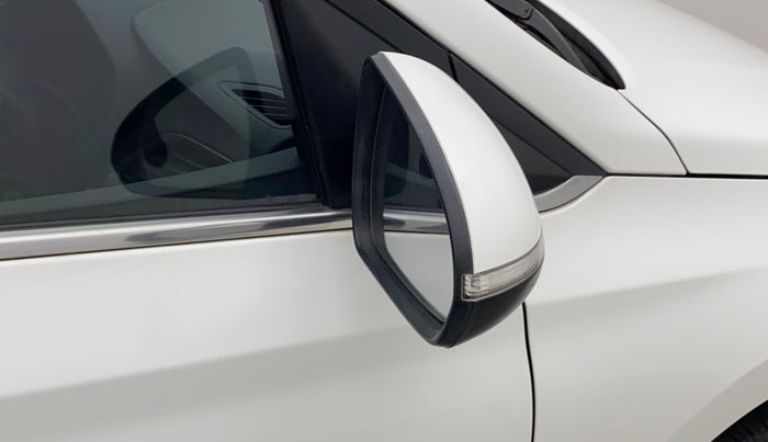 2018 Hyundai Verna 1.6 VTVT SX, Petrol, Manual, 26,933 km, Right rear-view mirror - Folding motor not working