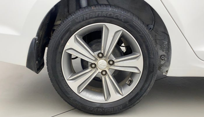 2018 Hyundai Verna 1.6 VTVT SX, Petrol, Manual, 26,933 km, Right Rear Wheel